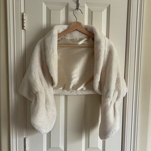 Elegant White/light cream Faux Fur Bolero Jacket
